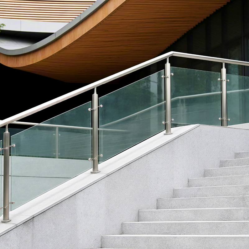 อุปกรณ์ราวบันไดสแตนเลส: การผสมผสานระหว่างกระจกและสแตนเลสเพื่อระบบราวจับที่ทนทานและหรูหรา